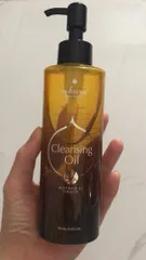 Ảnh đánh giá Dầu tẩy trang Sakura Cleansing Oil làm sạch lớp trang điểm