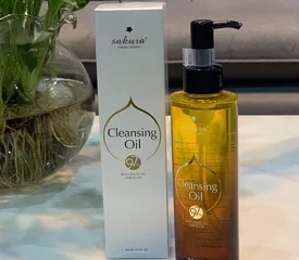 Ảnh đánh giá Dầu tẩy trang Sakura Cleansing Oil làm sạch lớp trang điểm