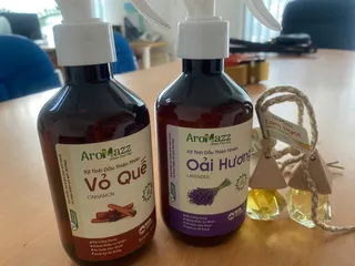 Ảnh đánh giá Xịt Lau Sàn Thú Cưng AroMazz 300ml - Khử Mùi Tự Nhiên, Đuổi Muỗi, Dùng Để Vệ Sinh, Nhiều Hương Thơm Từ Tinh Dầu Thiên Nhiên