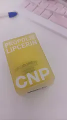 Ảnh đánh giá Son Dưỡng Môi CNP Laboratory Propolis Lipcerin - Dưỡng Ẩm Chuyên Sâu Từ Keo Ong & Mật Ong, Giúp Môi Ẩm Mượt Lên Đến 12 Giờ