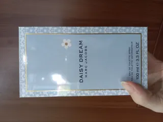 Ảnh đánh giá Nước Hoa Nữ Marc Jacobs Daisy Dream 10ml & 100ml - Hương Quả Ngọt Tươi Mát, Phong Cách Nữ Tính Dễ Thương