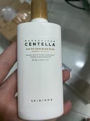 Ảnh đánh giá [Nhập khẩu] Kem Chống Nắng Skin1004 Madagascar Centella SPF50+ PA++++ - Dành Cho Da Nhạy Cảm, Dầu Mụn, Chống Nước, Làm Sáng Da