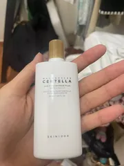 Ảnh đánh giá [Nhập khẩu] Kem Chống Nắng Skin1004 Madagascar Centella SPF50+ PA++++ - Dành Cho Da Nhạy Cảm, Dầu Mụn, Chống Nước, Làm Sáng Da