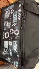 Ảnh đánh giá Túi trống Hier Graphic Training Duffel Bag - Dụng cụ thể thao với ngăn để giày tách biệt và thiết kế thời trang, tiện lợi cho mọi hoạt động chống thấm nước.