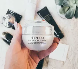 Ảnh đánh giá Kem Dưỡng Ban Ngày Shiseido Future Solution LX - Chăm Sóc Da Toàn Diện, Giữ Ẩm Sâu, Se Khít Lỗ Chân Lông - Dung Tích 50ml