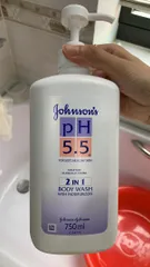 Ảnh đánh giá Sữa Tắm Johnson's 2in1 pH 5.5 - Sữa Tắm Dưỡng Ẩm Chăm Sóc Da Mềm Mại & Khỏe Mạnh 750ml Chính Hãng