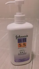 Ảnh đánh giá Sữa Tắm Johnson's 2in1 pH 5.5 - Sữa Tắm Dưỡng Ẩm Chăm Sóc Da Mềm Mại & Khỏe Mạnh 750ml Chính Hãng