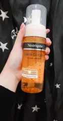Ảnh đánh giá Sữa Rửa Mặt Nghệ Neutrogena Calme Curcuma Clear 150ml - Tạo Bọt Mịn, Làm Sáng Da, Dịu Kích Ứng, Cho Mọi Loại Da