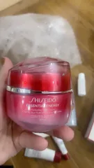 Ảnh đánh giá Kem Dưỡng Da Ban Ngày Shiseido Essential Energy Hydrating Cream 50ml - Bảo Vệ Da SPF20, Cung Cấp Độ Ẩm và Làm Sáng Da