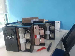 Ảnh đánh giá Bộ quà tặng bình giữ nhiệt cao cấp 500ml kèm 2 cốc inox có quai - Giữ nóng lạnh lâu, quà tặng ý nghĩa cho bạn bè, người thân