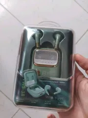 Ảnh đánh giá Tai nghe Bluetooth Remax TWS-38 Retro - Âm thanh sống động, chống ồn hiệu quả, kết nối Bluetooth 5.0, màu xanh cổ điển hấp dẫn