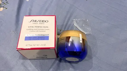 Ảnh đánh giá Kem Dưỡng Da Trẻ Hóa Shiseido Vital-Perfection 50ml - Kem Săn Chắc, Dưỡng Ẩm Từ Thiên Nhiên, Giải Quyết Dấu Hiệu Lão Hóa Da