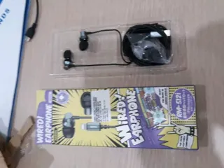 Ảnh đánh giá Tai nghe Remax Metal RM-512 có dây - Thiết kế in-ear tiện lợi, âm thanh HD chất lượng cao, tương thích với thiết bị điện tử phổ biến.