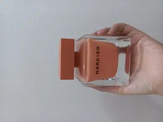 Ảnh đánh giá Nước hoa Narciso Ambree - Hương nước hoa nữ tính quyến rũ, sang trọng với hoa sứ, xạ hương và vanilla.