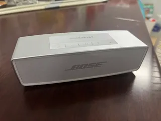 Ảnh đánh giá Loa Bluetooth Bose Soundlink Mini II Special Edition - Thiết kế nhỏ gọn, âm thanh sống động, kết nối Bluetooth và microphone đàm thoại tiện lợi.