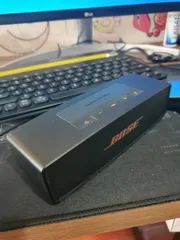 Ảnh đánh giá Loa Bluetooth Bose Soundlink Mini II Special Edition - Thiết kế nhỏ gọn, âm thanh sống động, kết nối Bluetooth và microphone đàm thoại tiện lợi.