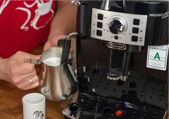 Ảnh đánh giá Máy Pha Cà Phê Tự Động Delonghi Ecam 22.110B - Espresso, Cappuccino, Latte Macchiato - Thiết Kế Nhỏ Gọn, Dễ Dàng Sử Dụng