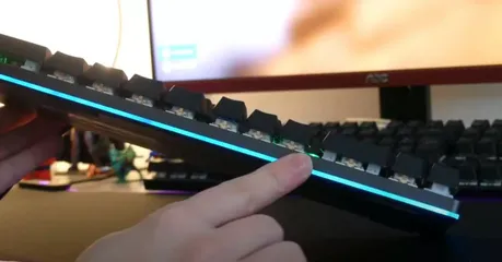 Ảnh đánh giá Bàn phím cơ gaming Aukey KM-G12 - RGB 7 màu, 12 hiệu ứng Led, trải nghiệm chơi game tuyệt vời, tương thích Windows và Mac