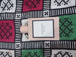 Ảnh đánh giá Nước hoa nữ Gucci Bloom - Hương hoa nhẹ nhàng, thanh lịch, phù hợp cho phái đẹp - Sản phẩm chiết và full size