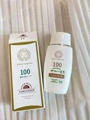 Ảnh đánh giá Kem Chống Nắng Cosme Marche Sunscreen UV 100 SPF 100 PA++++ - Ngăn Tia UV, Dưỡng Ẩm, Không Bết Dính, Lớp Bảo Vệ Da Tối Ưu 50ml