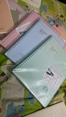 Ảnh đánh giá Sổ tay ghi chép B5 gầy lò xo Deli 60 trang - Sổ nhiều màu nhẹ nhàng, giấy chống lóa, tiện lợi cho học sinh và dân văn phòng
