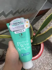 Ảnh đánh giá Sữa Rửa Mặt Senka Perfect Whip Acne Care 100g - Giúp Làm Sạch Da Mụn, Kiềm Dầu, Cung Cấp Độ Ẩm, Chiết Xuất Hoa Cúc Nhật Bản