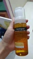 Ảnh đánh giá Sữa Rửa Mặt Nghệ Neutrogena Calme Curcuma Clear 150ml - Tạo Bọt Mịn, Làm Sáng Da, Dịu Kích Ứng, Cho Mọi Loại Da