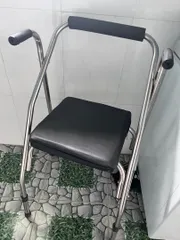 Ảnh đánh giá Khung Tập Đi Lucass W9 Có Đệm Ngồi Chắc Chắn - Thiết Bị Hỗ Trợ Di Chuyển Cho Người Già và Người Hồi Phục Sức Khỏe