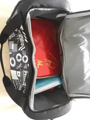 Ảnh đánh giá Túi trống Hier Graphic Training Duffel Bag - Dụng cụ thể thao với ngăn để giày tách biệt và thiết kế thời trang, tiện lợi cho mọi hoạt động chống thấm nước.