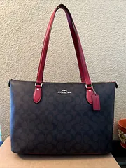 Ảnh đánh giá Túi Tote Nữ Coach Gallery In Signature Canvas CW381 - Thiết Kế Sang Trọng Đen Đỏ, Dành Cho Phụ Nữ Thời Trang, Đựng Đồ Tiện Dụng