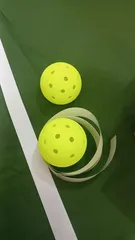 Ảnh đánh giá Bóng Pickleball Chất Liệu PE Dùng Cho Tập Luyện - Thiết Kế 40 Lỗ Giảm Độ Rung, Quỹ Đạo Bay Ổn Định, Đập Tốt Cho Người Chơi