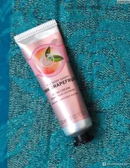 Ảnh đánh giá Kem dưỡng tay The Body Shop Pink Grapefruit 30ml - Kem gel dưỡng ẩm da tay chiết xuất bưởi hồng, thấm nhanh, bảo vệ da mềm mại.