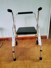 Ảnh đánh giá Khung Tập Đi Lucass W9 Có Đệm Ngồi Chắc Chắn - Thiết Bị Hỗ Trợ Di Chuyển Cho Người Già và Người Hồi Phục Sức Khỏe