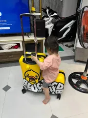 Ảnh đánh giá Vali Kéo Cho Bé Kiêm Xe Ngồi Bduck Limited Version - Thiết Kế Ngộ Nghĩnh, Chất Liệu Nhựa ABS Siêu Bền, Phù Hợp Trẻ 1-10 Tuổi