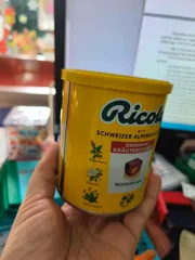 Ảnh đánh giá Kẹo ngậm thảo mộc Ricola Schweizer Kräuterzucker 250g - Hỗ trợ giảm ho, làm dịu cổ họng, không đường, hương vị tự nhiên từ 13 loại thảo mộc Đức
