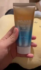 Ảnh đánh giá Kem Chống Nắng Sunplay Skin Aqua Tone Up UV Essence Latte Beige SPF50+ PA++++ - Giữ ẩm, Nâng tông da, Phù hợp cho da thường và da khô