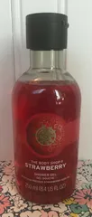 Ảnh đánh giá Sữa tắm The Body Shop Strawberry Shower Gel 250ml - Hương dâu tây quyến rũ, làm sạch da, dịu nhẹ, phù hợp mọi loại da