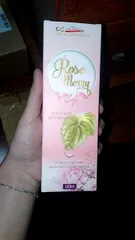 Ảnh đánh giá Dung Dịch Vệ Sinh Phụ Nữ Rose Merry - Khử Thâm, Dưỡng Ẩm, Lưu Hương Thơm Quyến Rũ Với Chiết Xuất Trầu Không 120ml