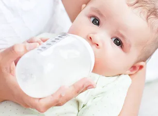 TOP 6 bình sữa cho trẻ sơ sinh tốt nhất mẹ nên chọn