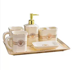 Bộ Đồ Dùng Nhà Tắm Gốm Sứ Họa Tiết Versace Sang Trọng - Cốc, Lọ Đựng, Khay Đựng Xà Phòng Độc Đáo Cho Phòng Tắm Tinh Tế