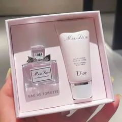 Set Miss Dior Blooming Bouquet _ ( 1 nh 5ml + 1 dưỡng thể 20ml)