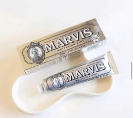 KDR – Kem Đánh Răng Marvis Bạc Cho Người Hút Thuốc – loại bỏ ố vàng khói thuốc, hơi thở thơm mát