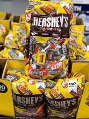 Socola Hershey's Miniatures 1.56kg - Hỗn hợp Socola Nguyên Chất Nhiều Vị Thơm Ngon Dễ Ăn, Quà Tặng Tuyệt Vời Cho Mọi Dịp