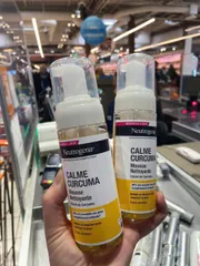 Sữa Rửa Mặt Neutrogena Nghệ Dạng Xịt Bọt 150ml – Làm Sạch Dịu Nhẹ, Hỗ Trợ Sáng Da
