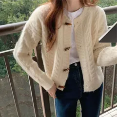 Áo len vặn thừng cài khuy gỗ phong cách tối giản