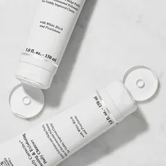 Sữa Rửa Mặt Kiehl's Clearly Corrective™ Brightening & Exfoliating Cleanser