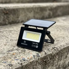 Đèn tích điện năng lượng mặt trời novatech 10w, chống nước ipx65 (P131593)