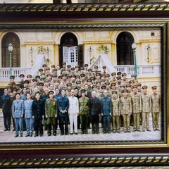 Khung tranh BÁC HỒ và Tập thể các tướng lĩnh tài giỏi ( có khung ) cực đẹp