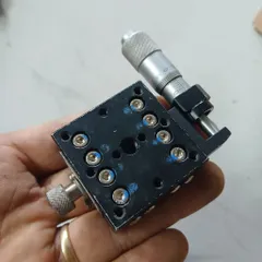 bàn trượt tinh chỉnh một trục 40x40 dùng panme 0.01 mm ray con lăn độ chính xác cao hành trình 13mm có vạch