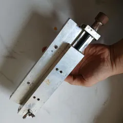 bộ trượt nhôm mang cá tháo máy có tay vặn và khóa vị trí vít me cơ